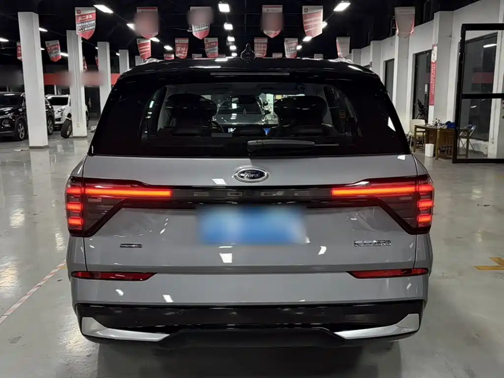 Фото 13 - Ford Edge