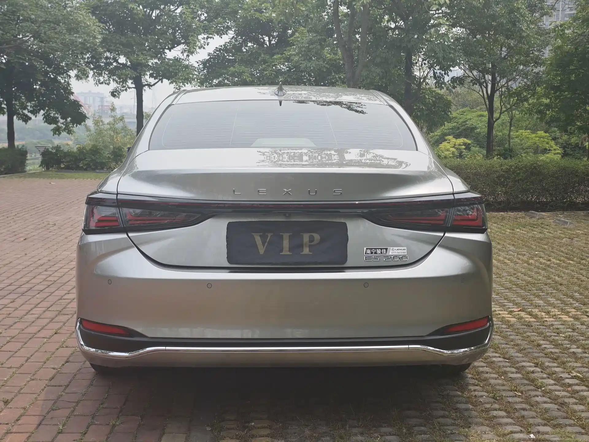 Фото 6 - Lexus ES