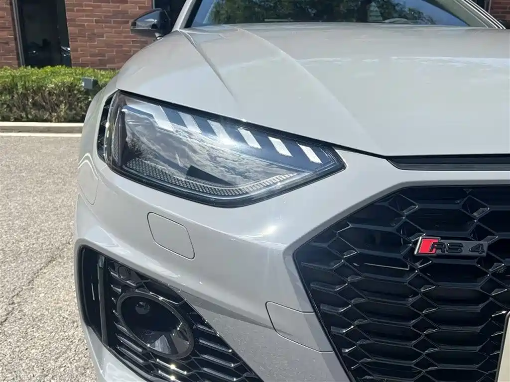 AUDI RS 4