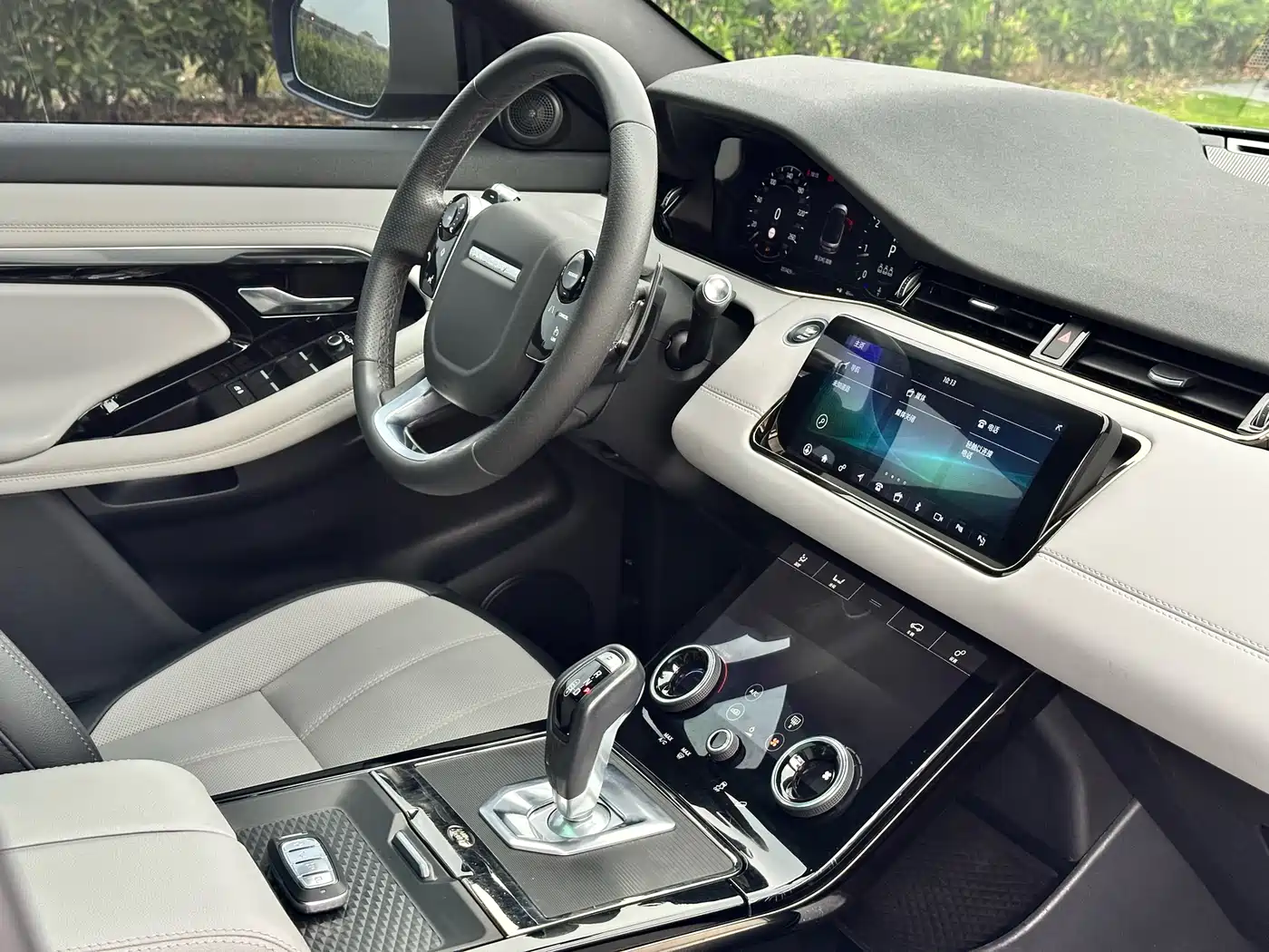 Land Rover Range Rover Evoque 2020 249PS R-DYNAMIC SE Sport Tech Edition фото 12