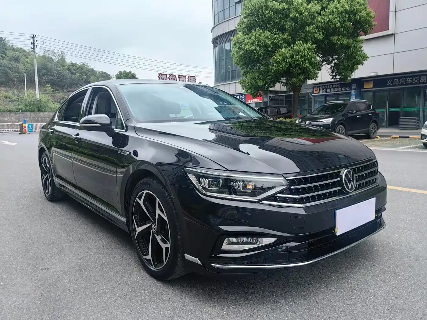 Volkswagen Magotan 2023 Model 2 Million Commemorative Edition 330TSI DSG Luxury фото 3