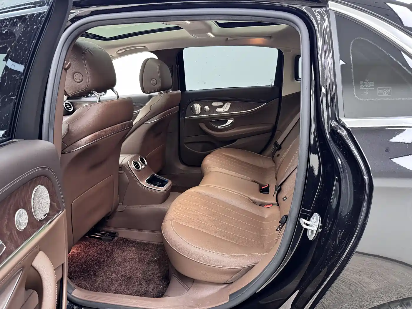 Mercedes-Benz E-Class 2022 E 300 L Luxury фото 17