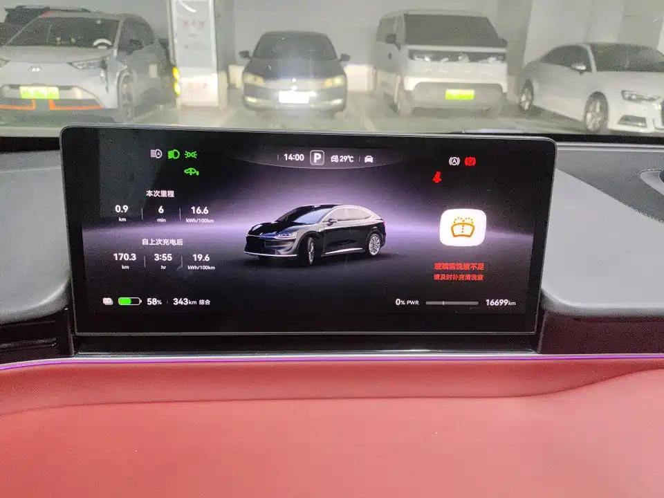 Photo 8 - Zhijie Luxeed R7