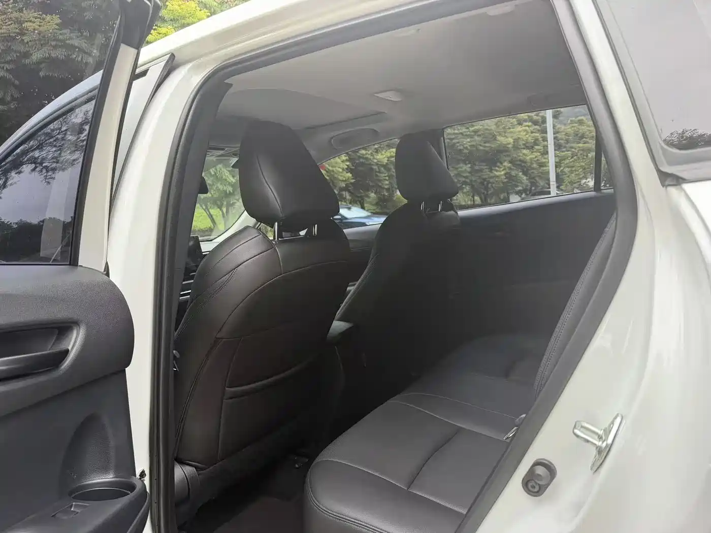 Toyota Frontlander 2023 2.0L CVT Elite Edition фото 6
