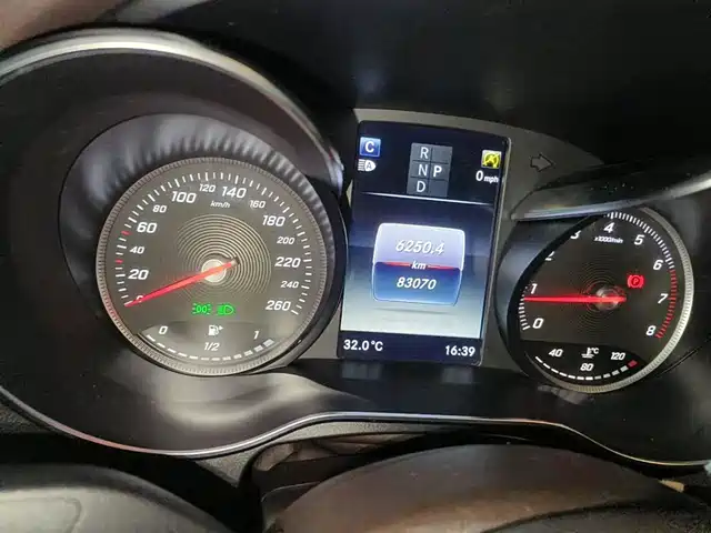 Mercedes-Benz GLC 2018 GLC 300 4MATIC Dynamic — фото 4