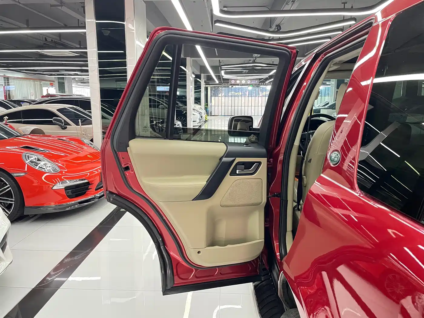 Land Rover Freelander 2 2011 3.2L China Red Limited Edition фото 45