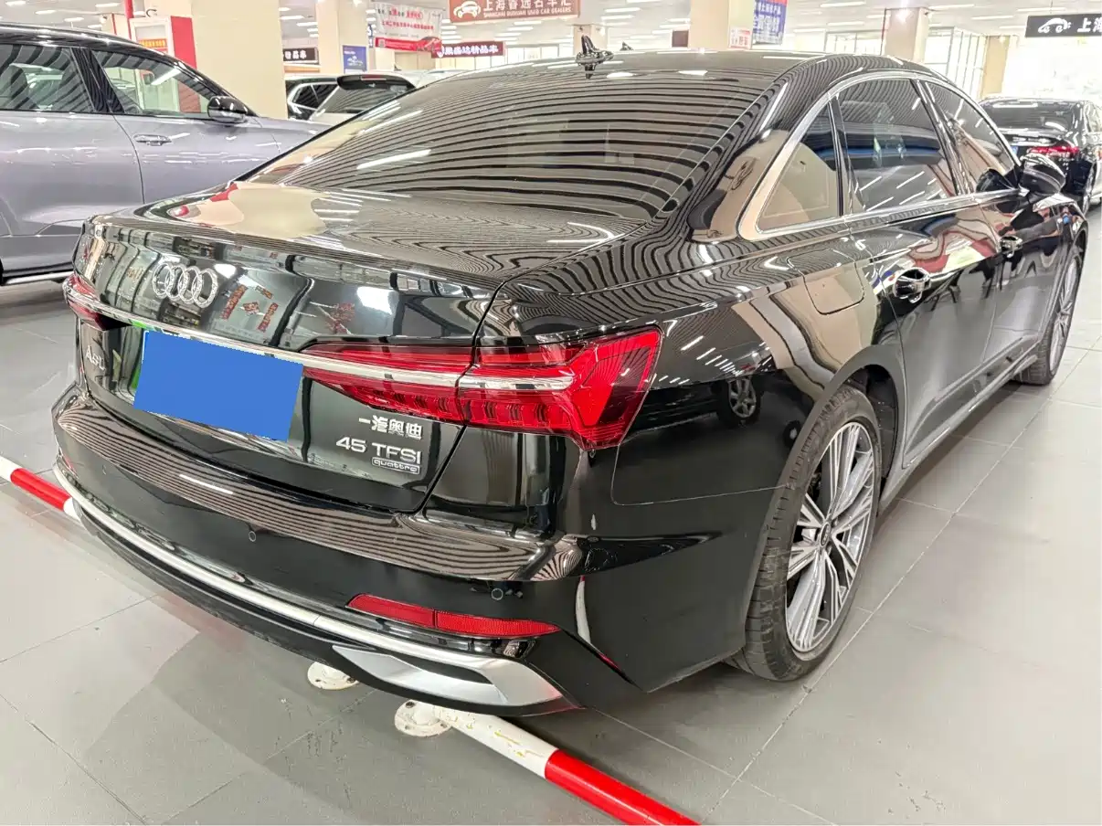 Photo 5 - Audi A6L