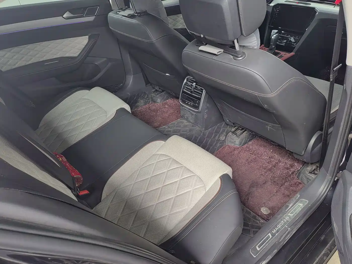 Volkswagen Magotan 2024 2 Million Units Public Sharing Edition 330TSI DSG Luxury фото 9