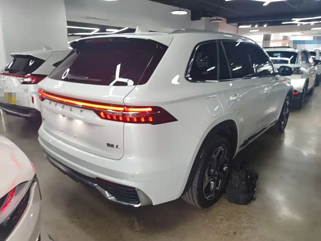 Фото 7 - Geely Monjaro