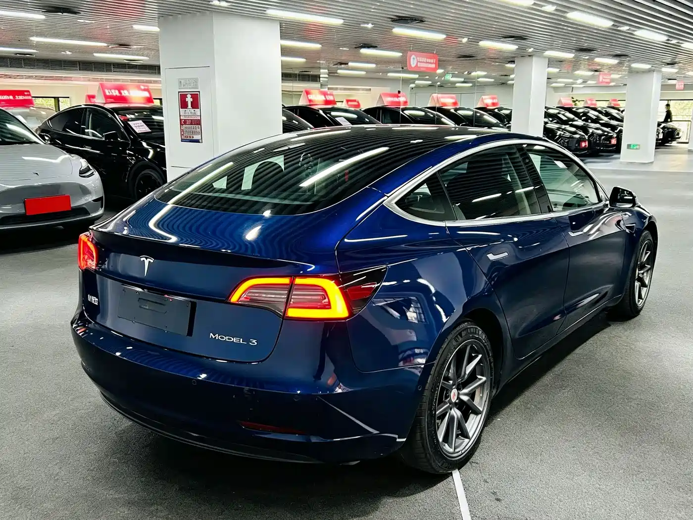 TESLA MODEL 3