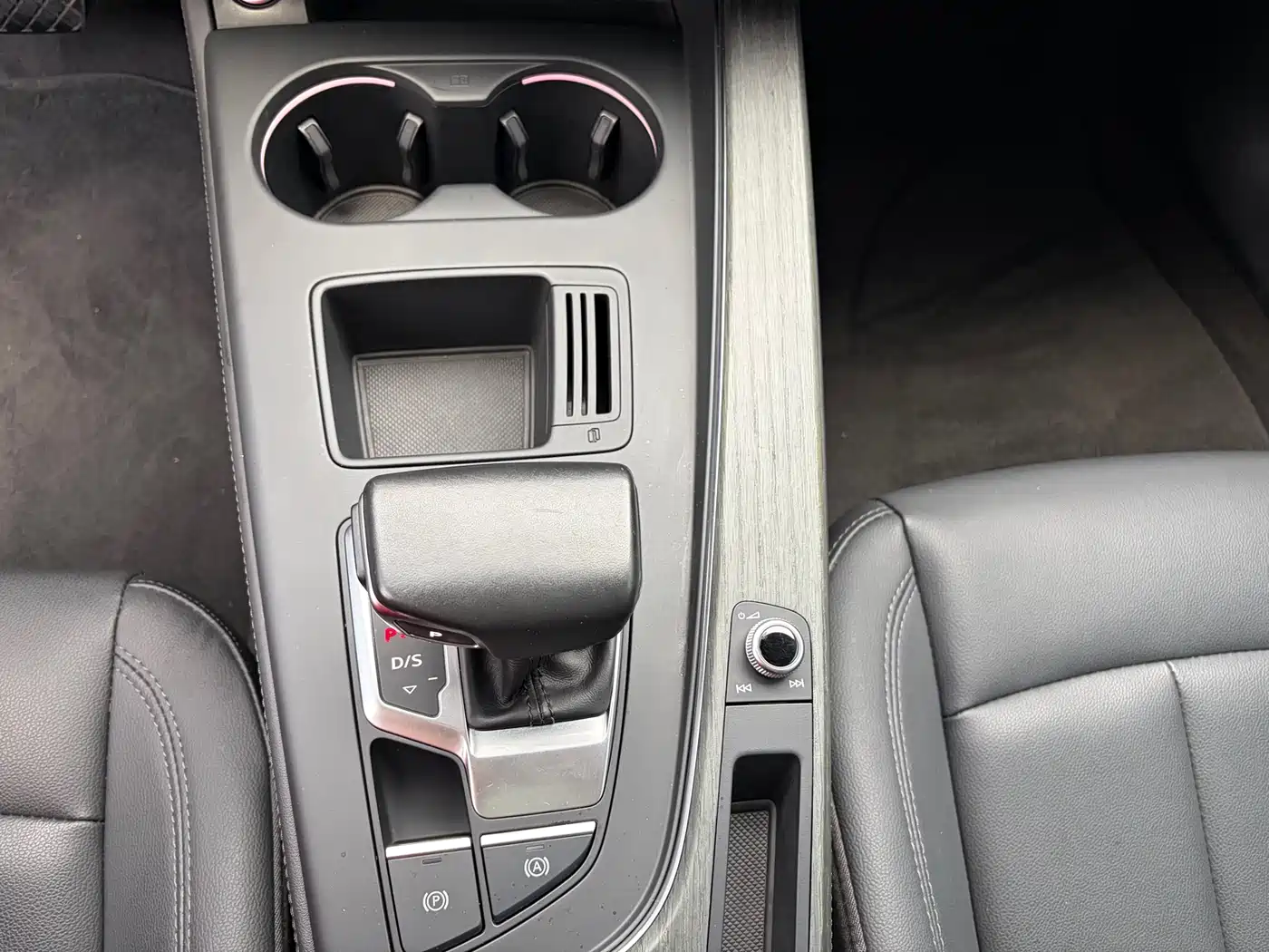 Audi A4L 2022 40 TFSI Luxury Elegance фото 7