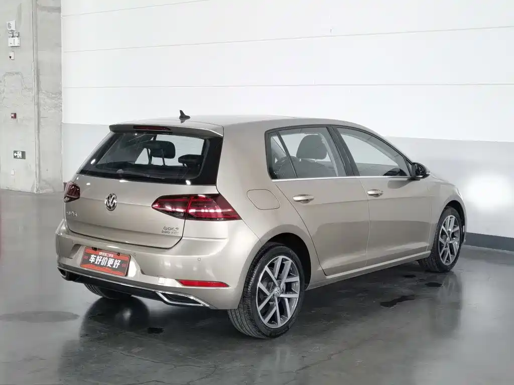 Photo 2 - Volkswagen Golf
