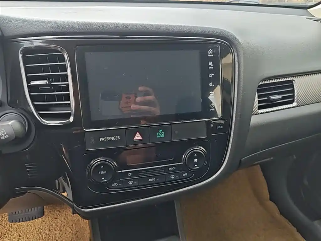 Mitsubishi Outlander 2016 2.0L 2WD Fashion Edition 5-seater фото 13