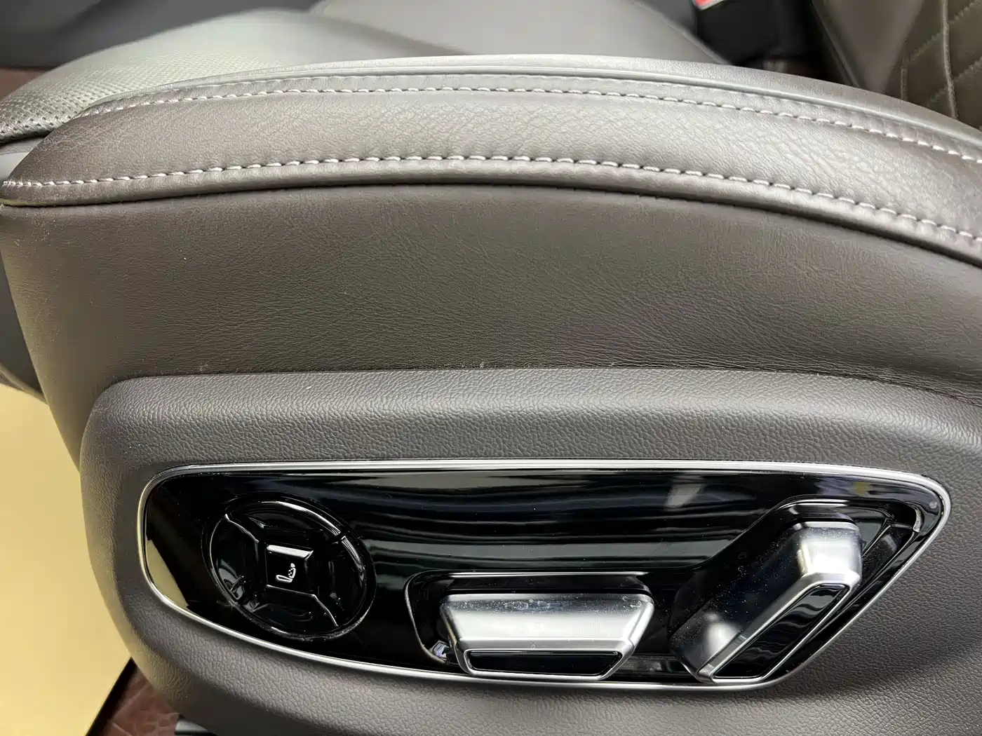 Audi A8 2024 Model A8L 55 TFSI quattro Flagship фото 17