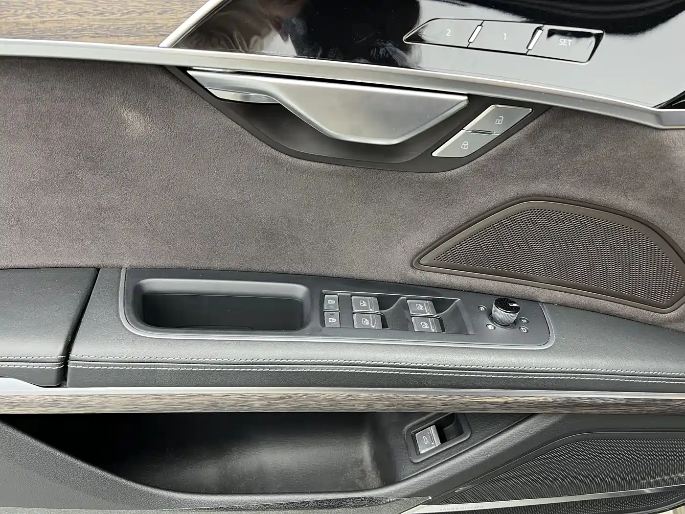 Audi A8 2024 Model A8L 55 TFSI quattro Flagship фото 3