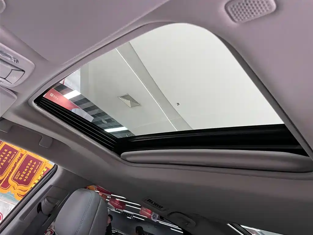 Toyota Granvia 2023 2.5L Hybrid Prestige PLUS Edition фото 13
