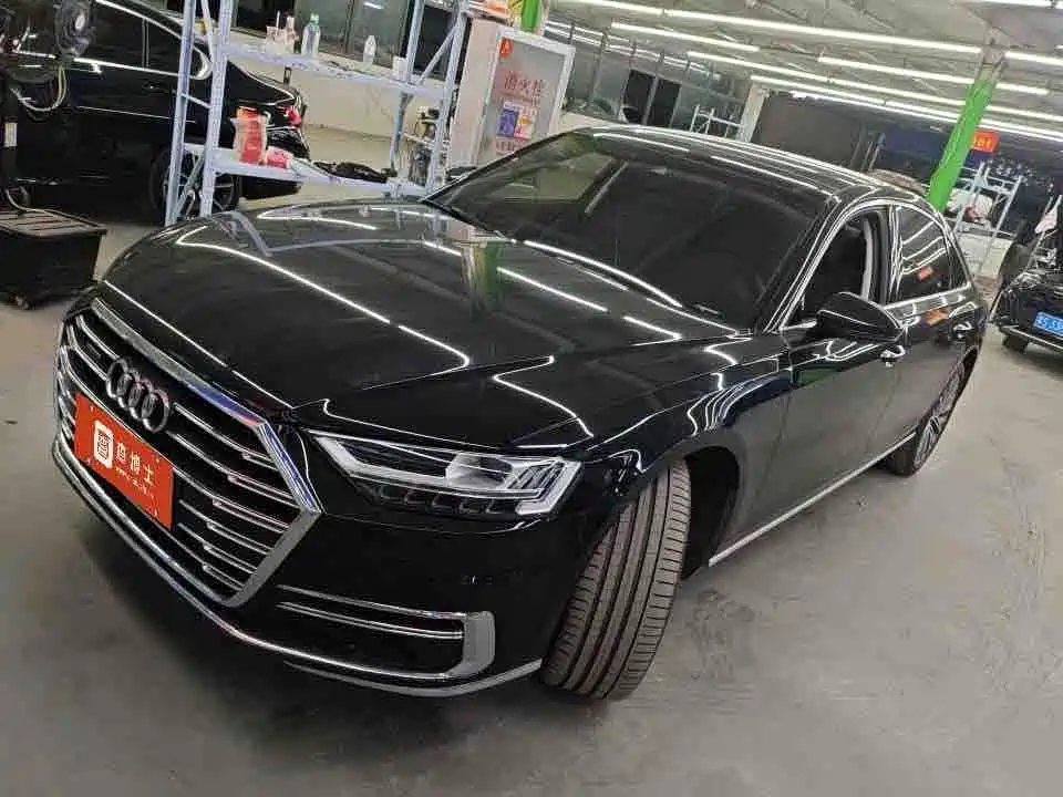Фото 1 - Audi A8