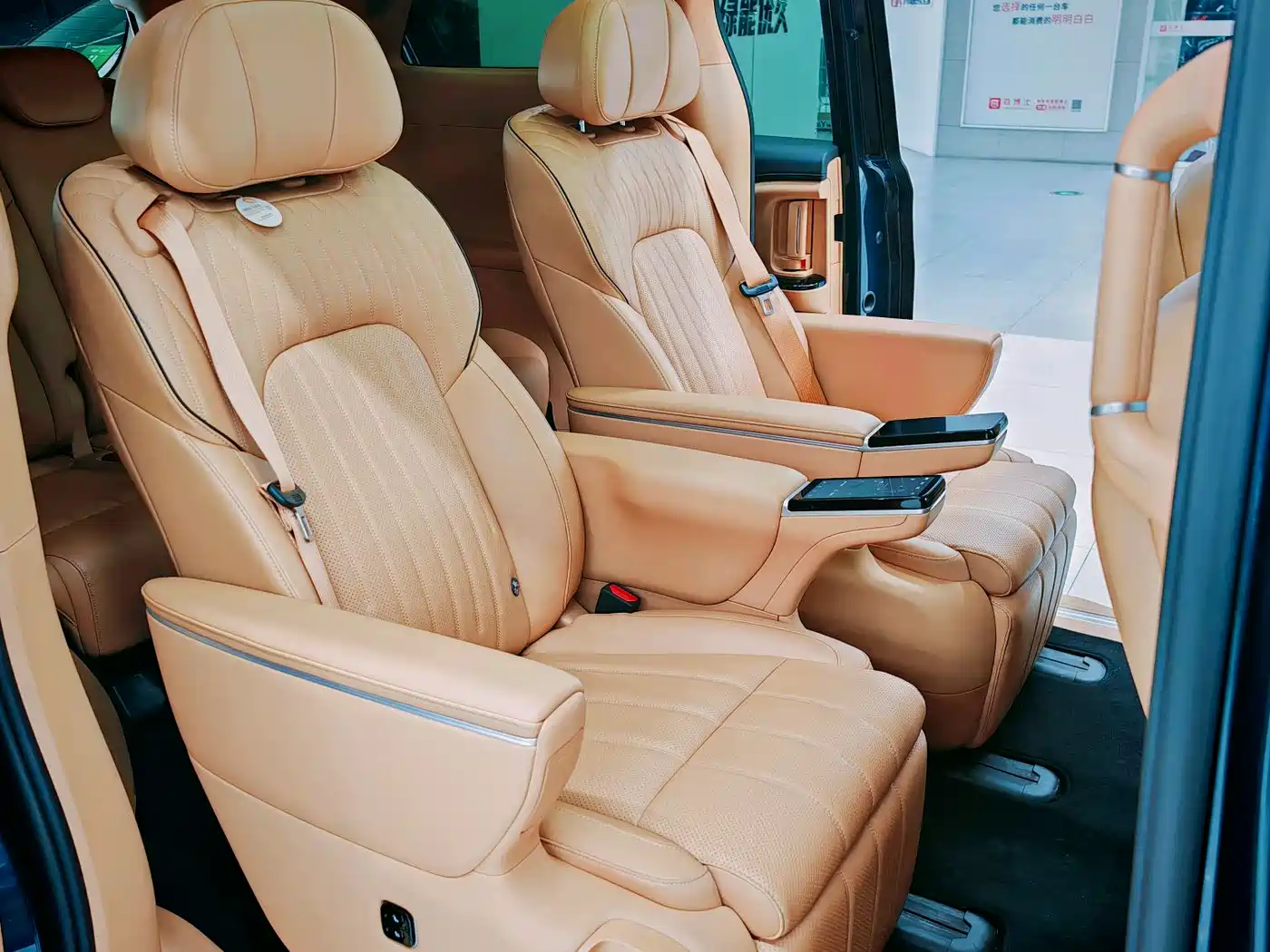 Voyah Auto Voyah Dreamer 2025 PHEV AWD Flagship Kunpeng Edition фото 15