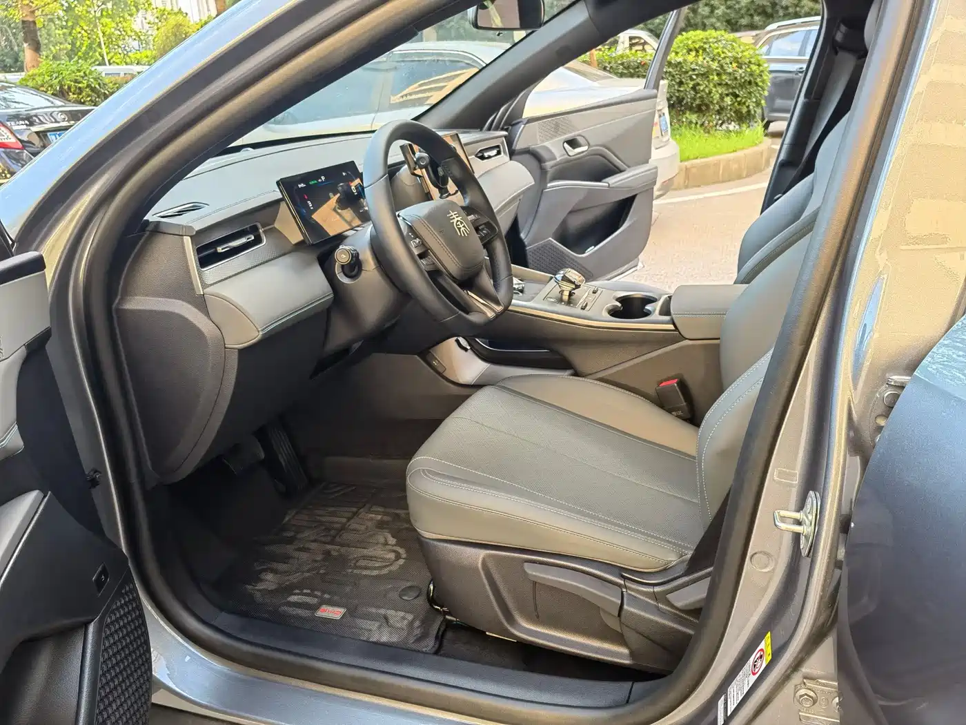 BYD Qin PLUS 2025 DM-i Smart Drive 55KM Leader фото 6