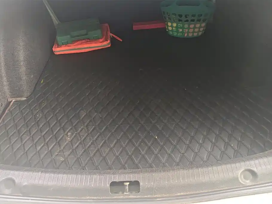 Volkswagen Lavida 2013 1.6L Automatic Comfort Edition фото 4