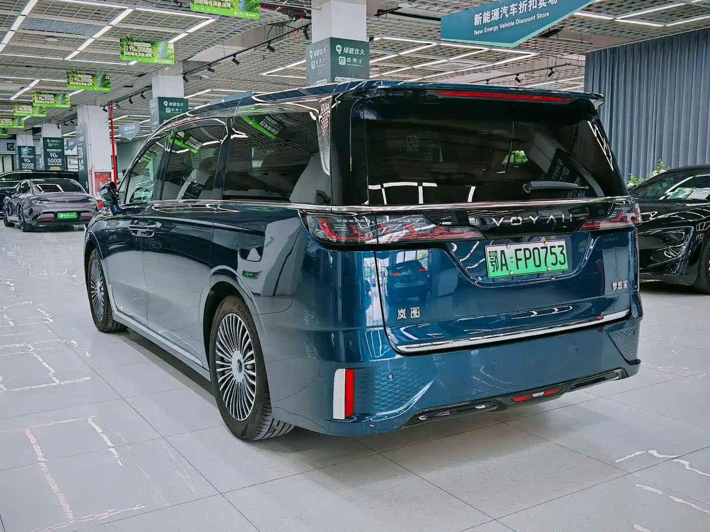 Voyah Auto Voyah Dreamer 2025 PHEV AWD Flagship Kunpeng Edition фото 17