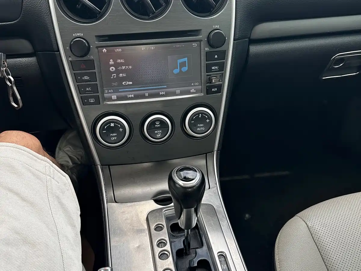 Photo 10 - Mazda 6