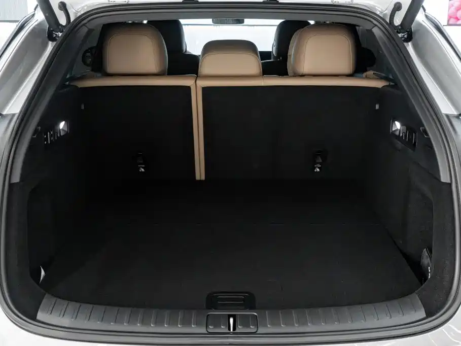 Li Auto i6 2026 2025 2WD Base Model