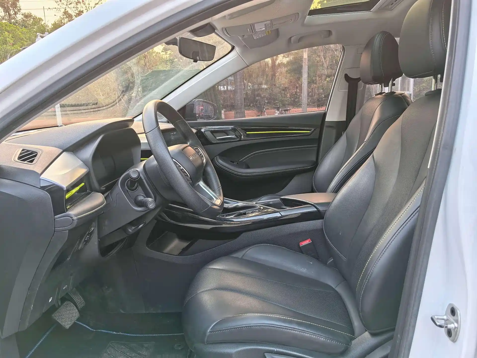 Фото 8 - Roewe i5