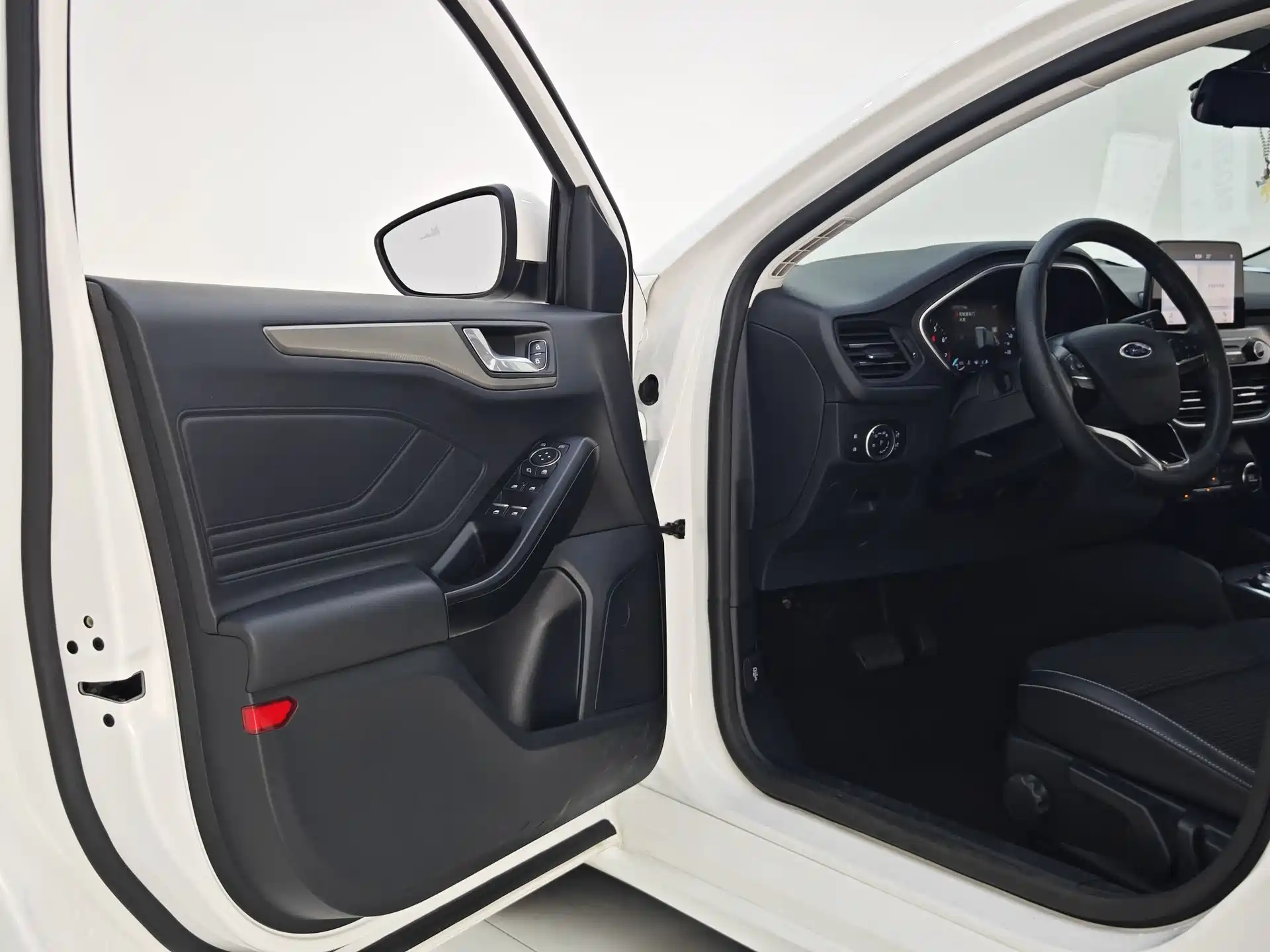 Фото 30 - Ford Focus
