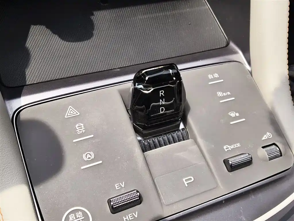 BYD Song PLUS PHEV 2024 Glory Edition DM-i 71km Luxury фото 7
