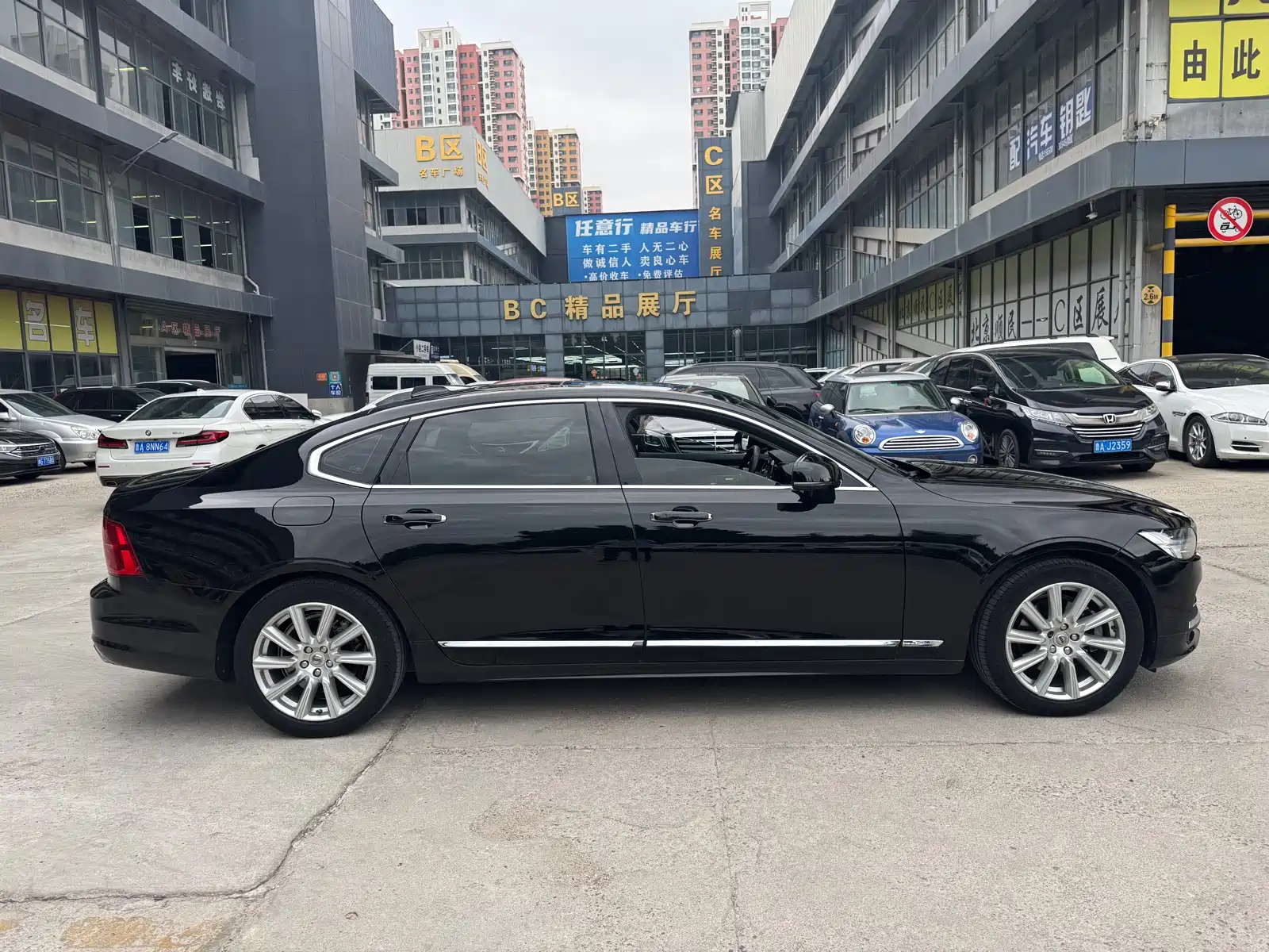 Фото 3 - Volvo S90