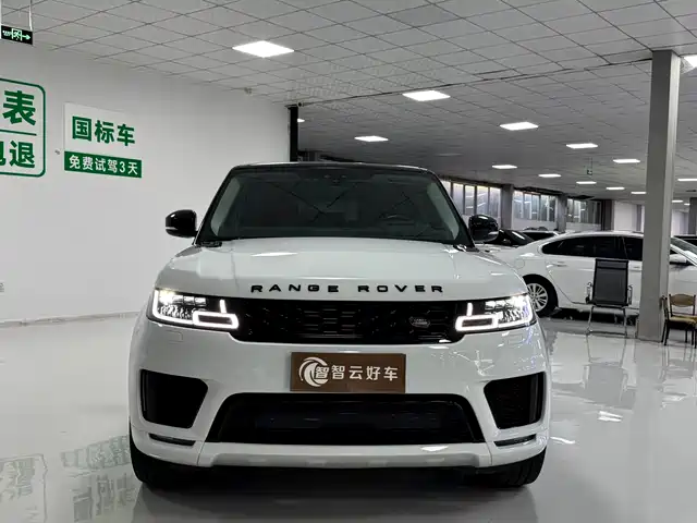 Land Rover Range Rover Sport 2022 3.0 L6 Gloss Black Edition — фото 2