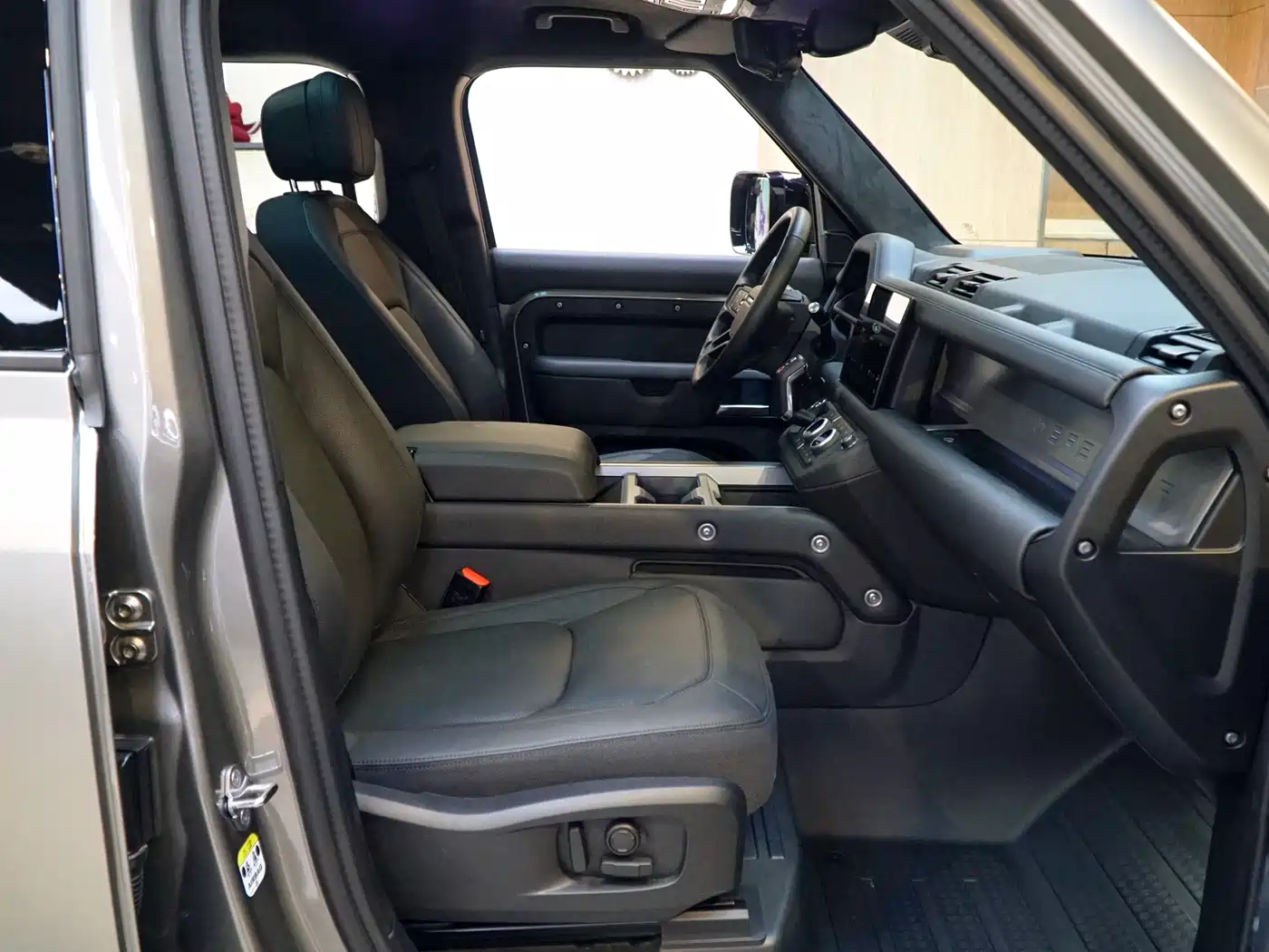 Land Rover Defender 2025 110 3.0T P400 X фото 11