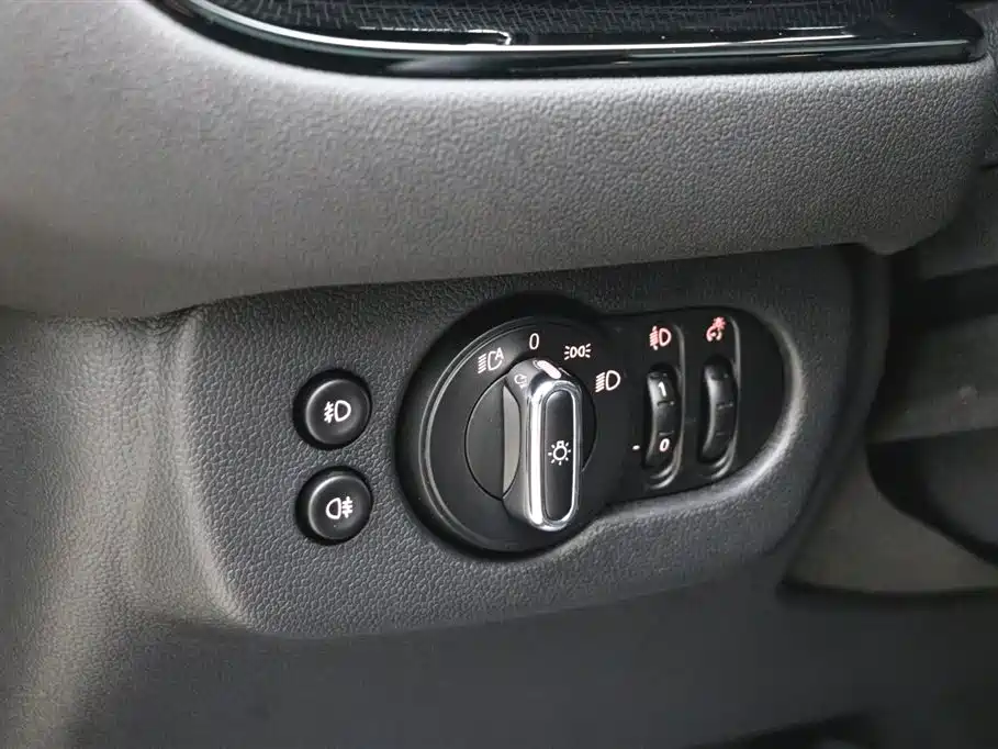 MINI CLUBMAN 2019 2.0T COOPER S фото 21