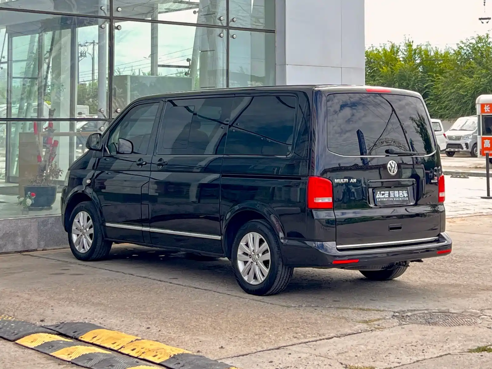 Фото 6 - Volkswagen Multivan