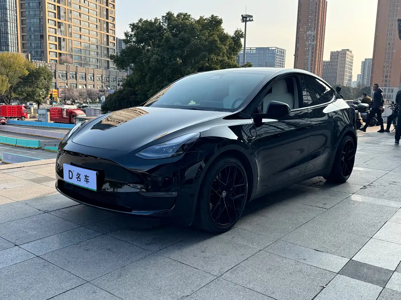 TESLA MODEL Y
