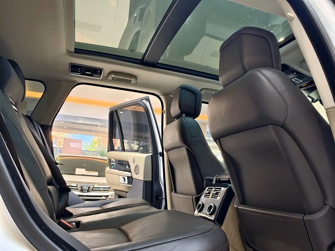 Land Rover Range Rover 2019 3.0 SCV6 Heritage Edition фото 10