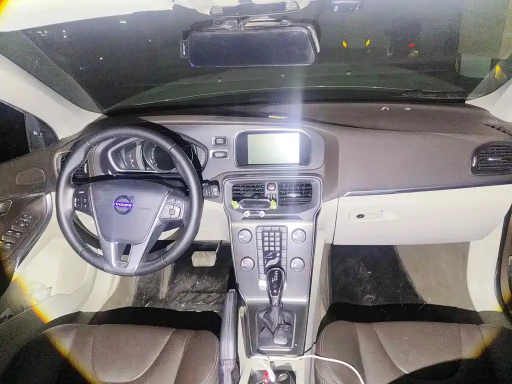 Volvo V40 2014 2013 2.0T Elegance Edition