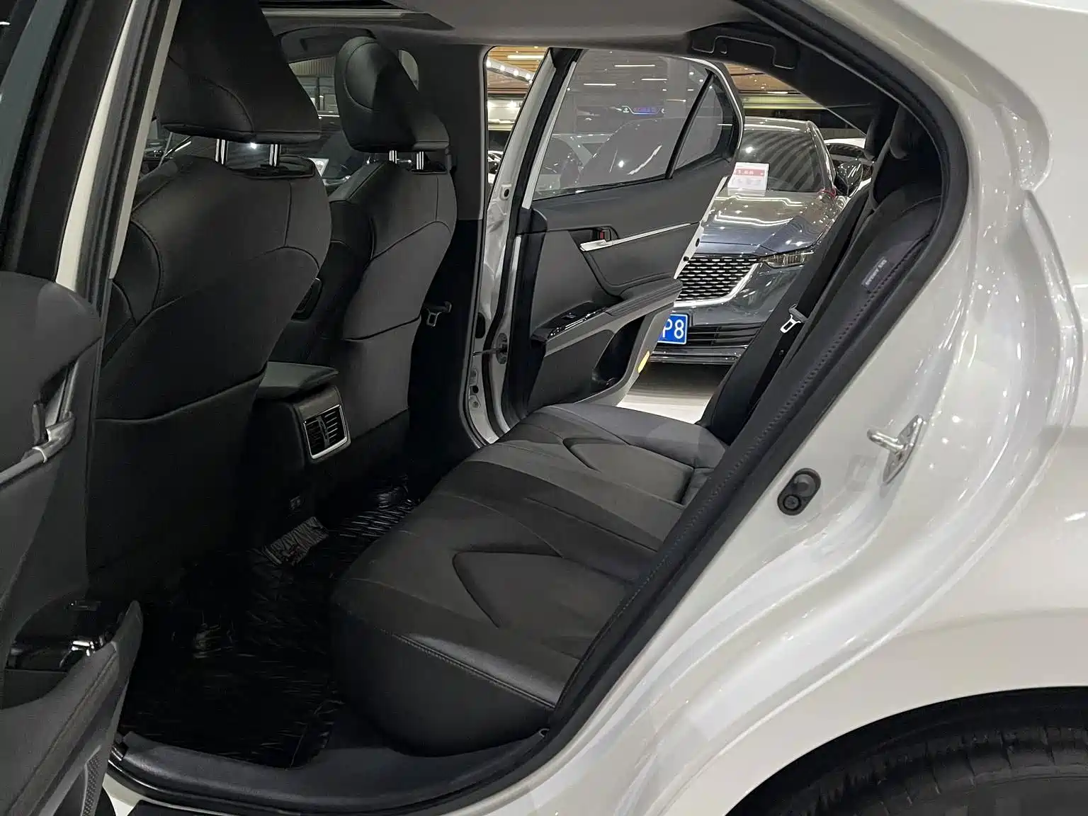 Фото 7 - Toyota Camry