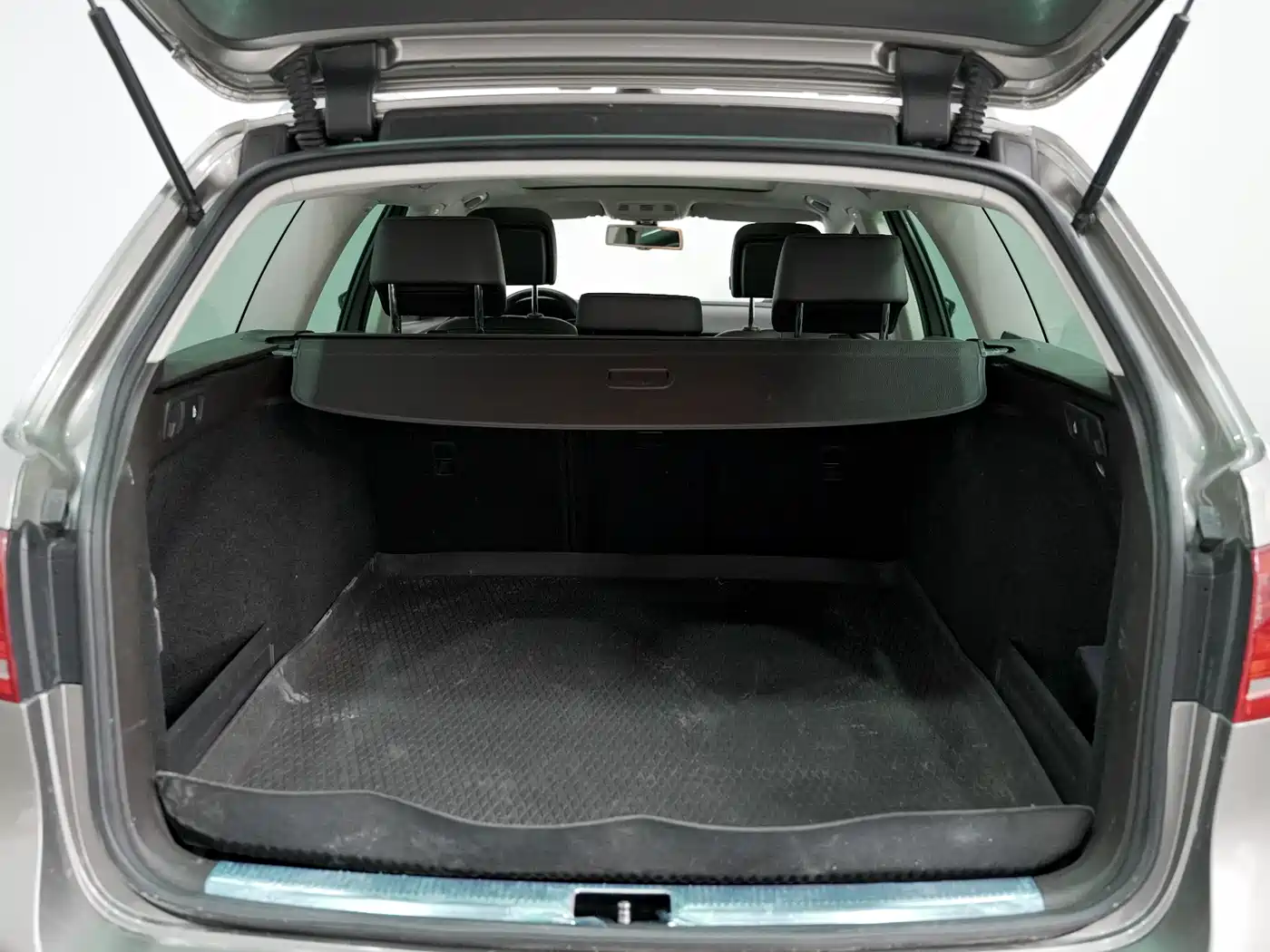 Volkswagen Magotan (Import) 2012 Wagon 2.0TSI Luxury фото 19