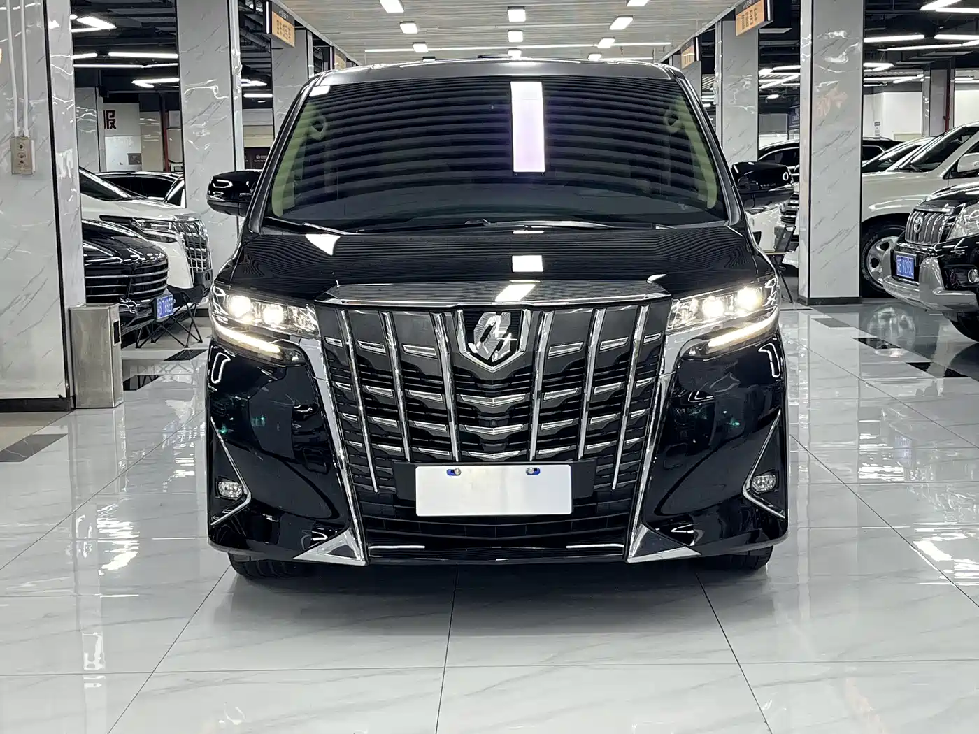 Toyota Alphard 2018 Facelift 3.5L Luxury Edition фото 2