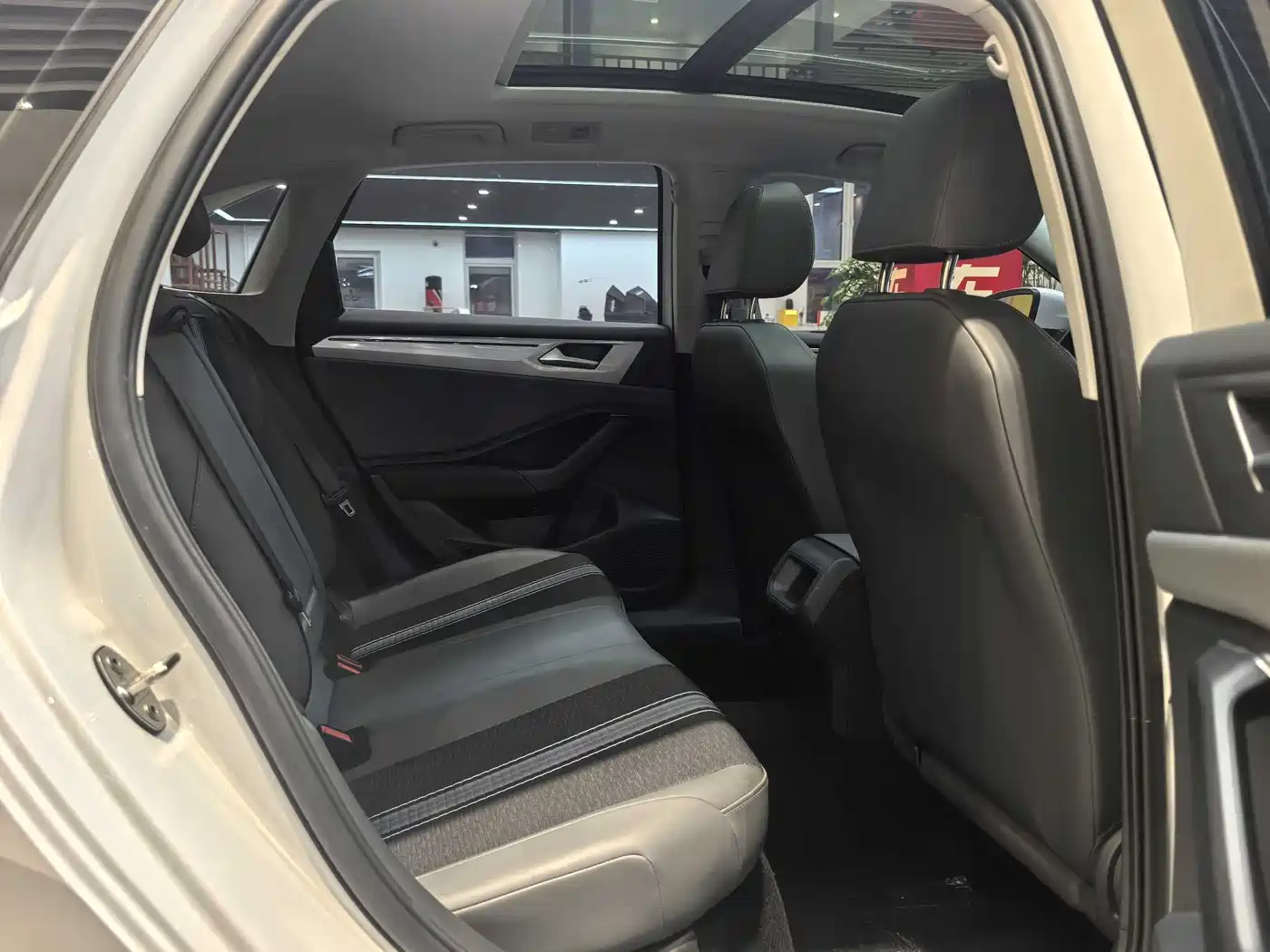 Volkswagen Sagitar 2024 300TSI DSG Flying Edition фото 11