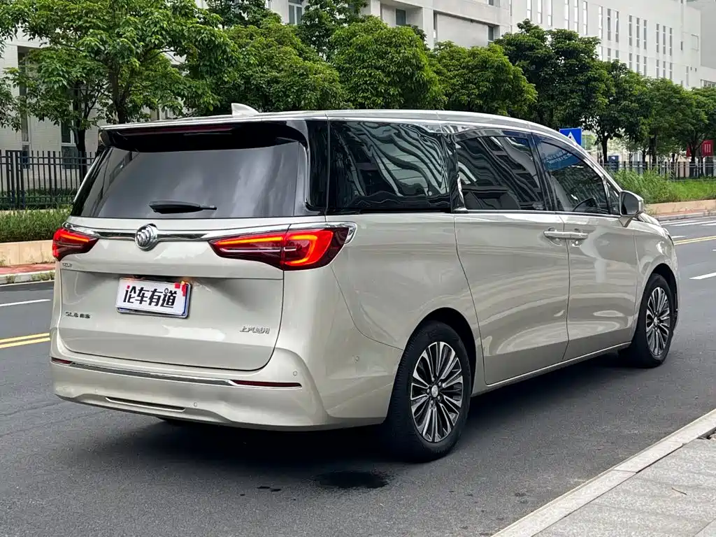 Фото 2 - Buick GL8