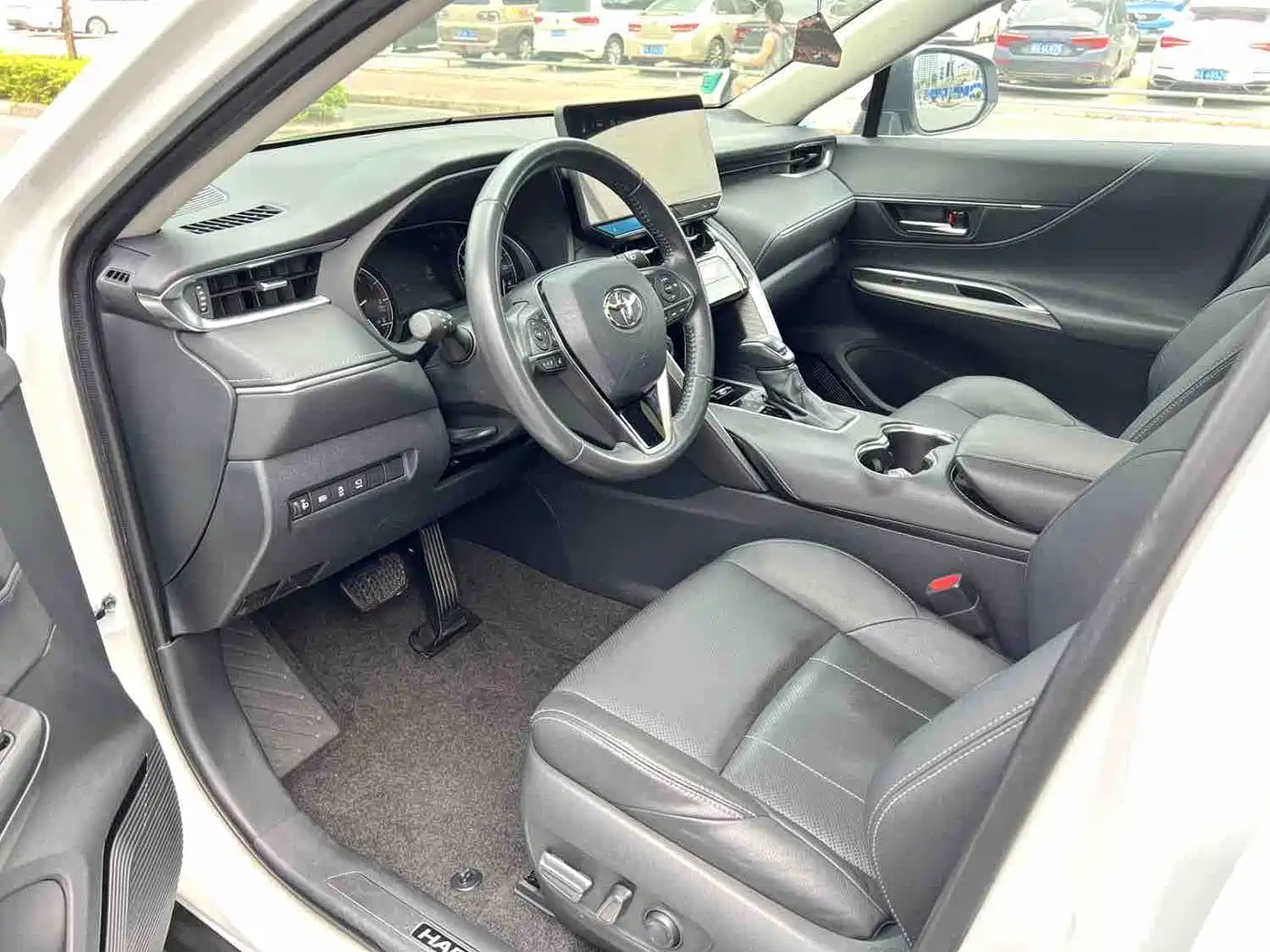 Toyota Lingfang HARRIER 2022 2.0L CVT 2WD Premium Edition фото 4