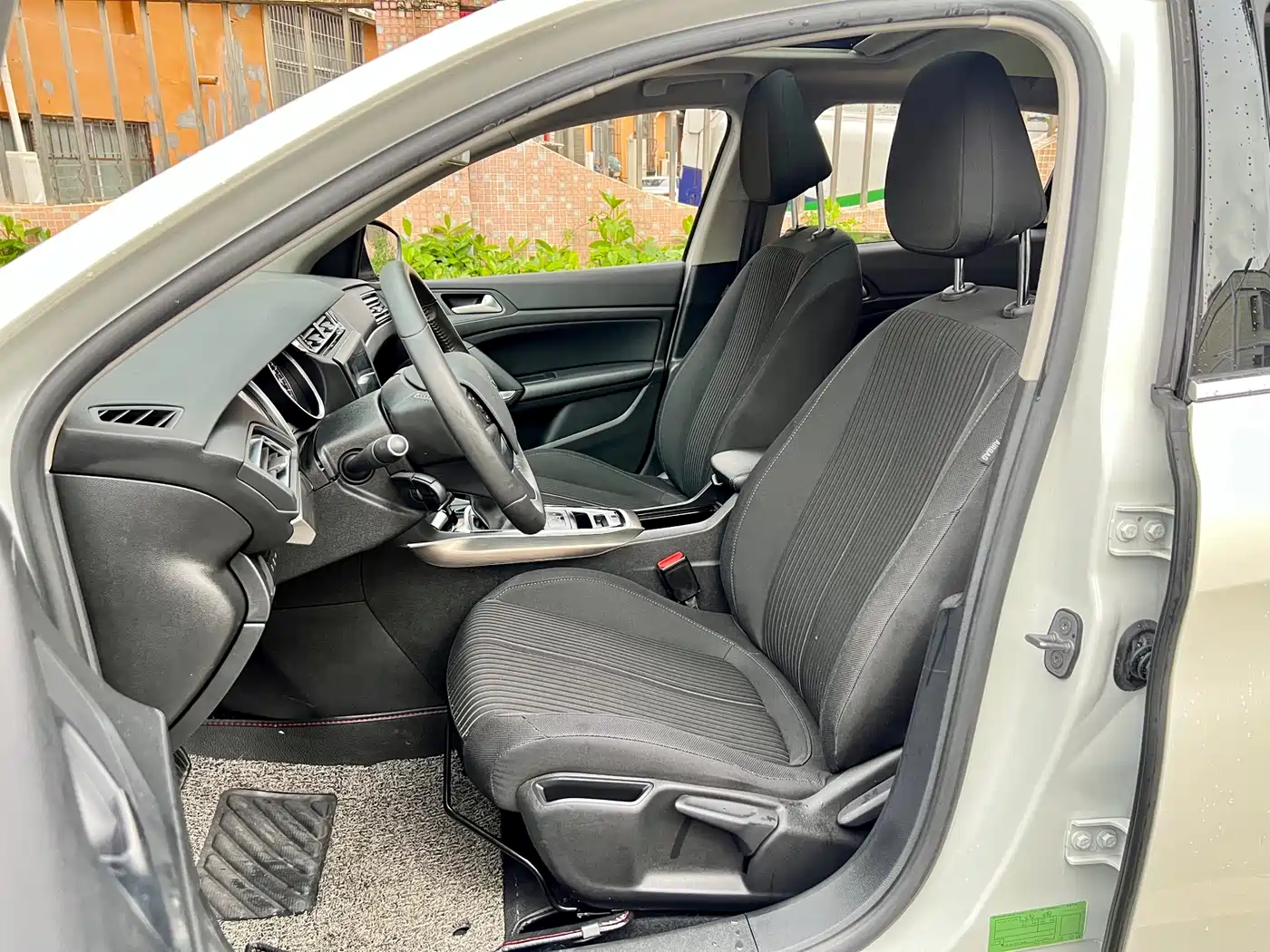 Peugeot 408 2015 Model 1.2T Automatic Luxury Edition фото 7