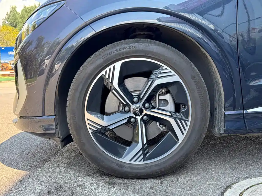 Photo 9 - Audi Q4 e-tron