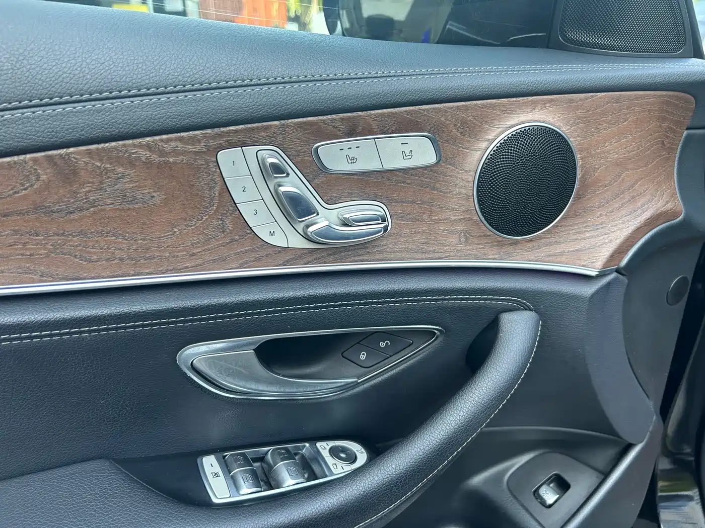 Mercedes-Benz E-Class 2018 E 300 L Luxury фото 11