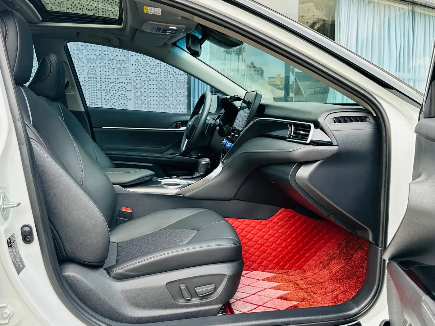 Фото 16 - Toyota Camry