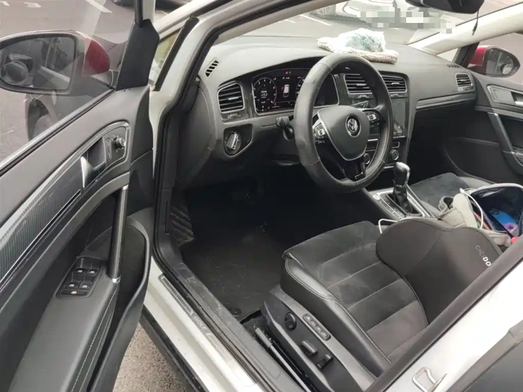 Volkswagen Golf 2020 Beloved Edition 280TSI DSG Luxury фото 14