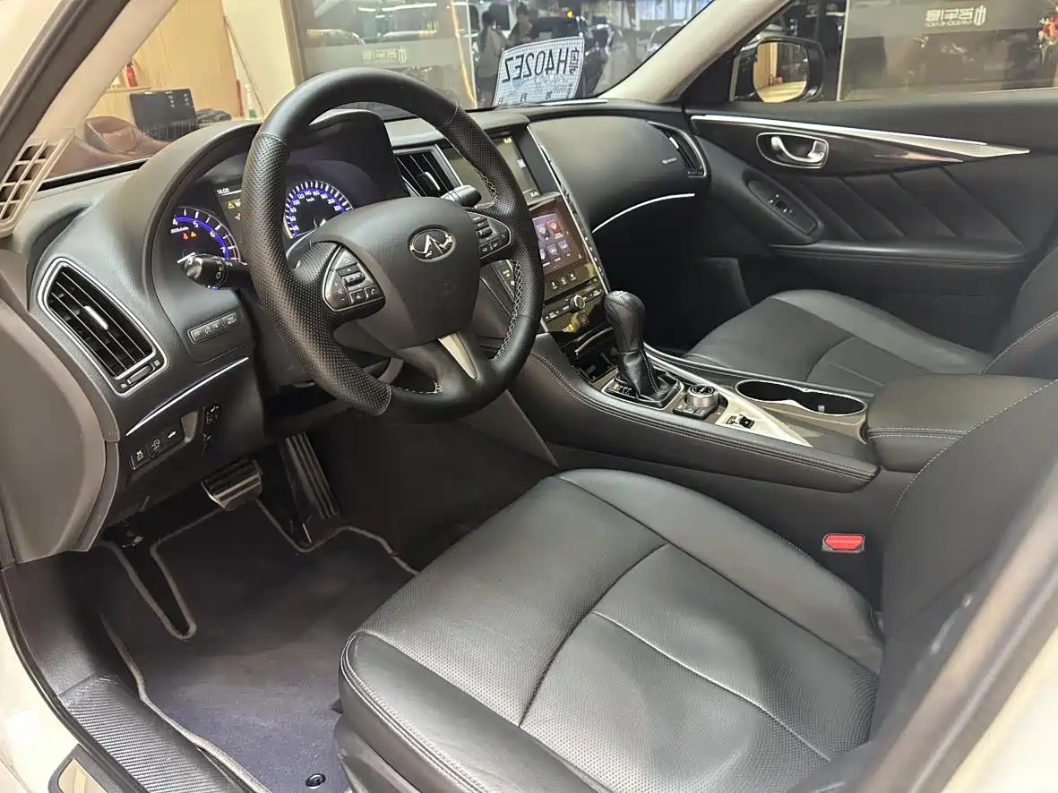 Infiniti Q50 2014 2.0T Comfort Edition фото 13
